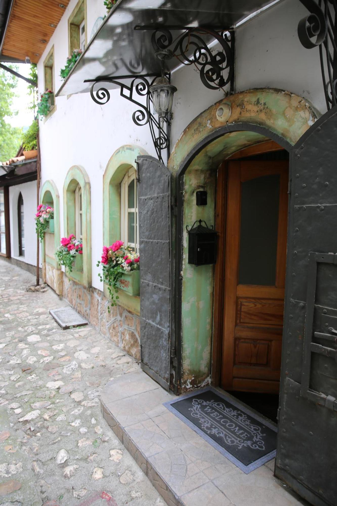 Guesthouse Nia Deluxe Szarajevó Kültér fotó